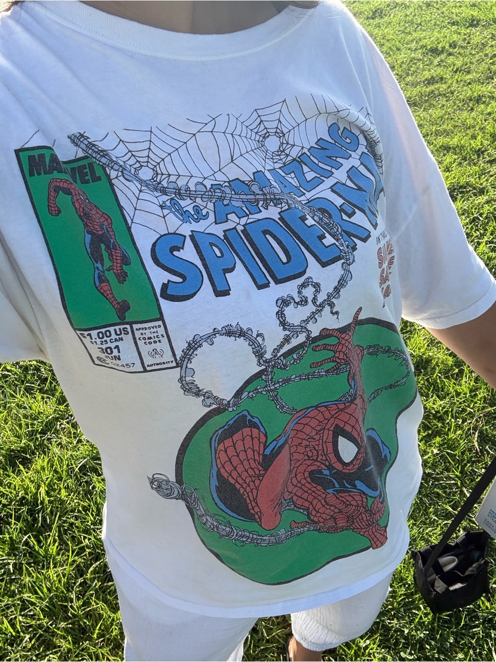 Marvel Spider-Man Graphic Tee in White with Blue & Green Art Size XL